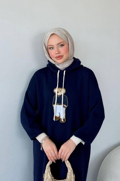 Bahar Altundemir Kadın Kapüşonlu Oversize Ayıcıklı Triko Elbise