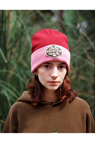 WWF Market Mountain Wanderer Knitwear Knitted Beanie - Red/Pink