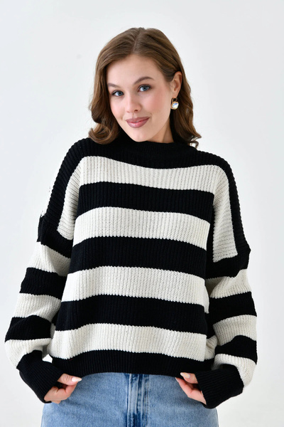 H&E LUXURY DESIGN سترة نسائية مخططة كبيرة الحجم