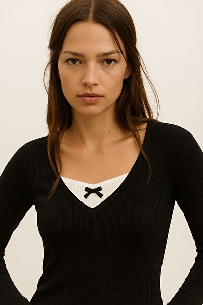 HAKKE U Yaka Tekli Fiyonk Detay Parçalı BLUZ