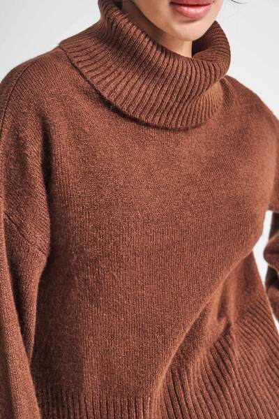 its basic Pulover tricotat maro pentru femei w5-16 croială largă din material subțire