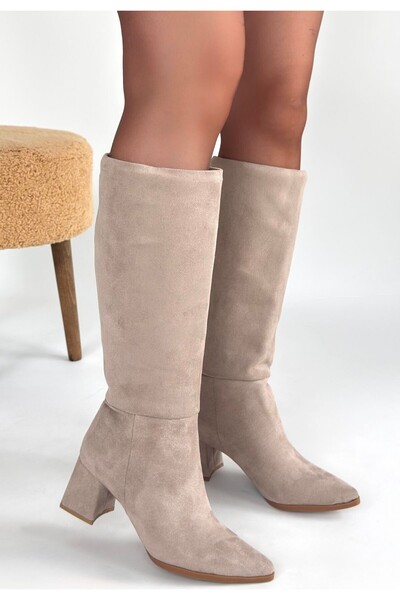 Zerenyus Μπότες Roksa Premium με μυτερό τακούνι σε μπεζ σουέντ
