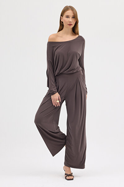 Laranor Vison Панталони с еластична талия, плисирани детайли отпред, широки крачоли и джобове, елегантност за деня и нощта 25L8137