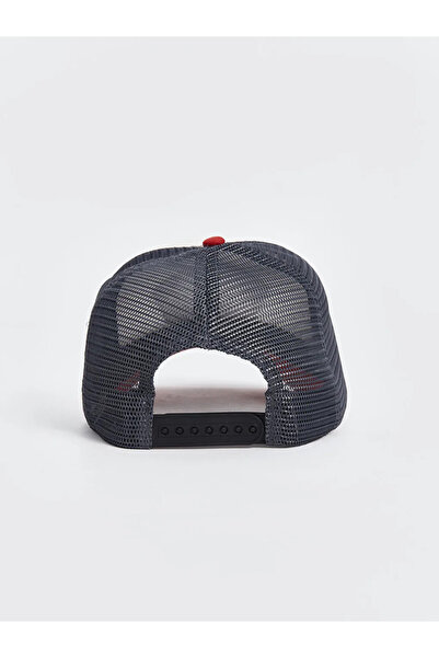 LC Waikiki Tekst: Vezena muška kapa