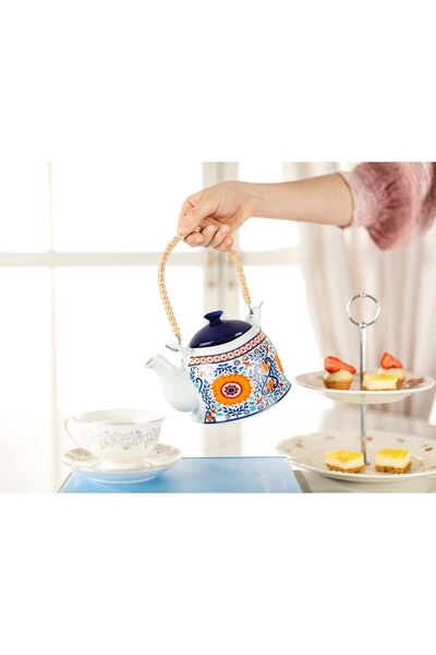 Madame Coco Nostalgic Daisy Teapot