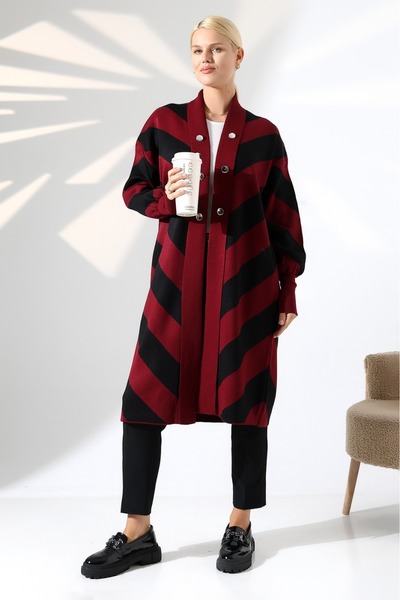 aytenli Straight Collar Silver Accessories Available in Sizes S to XL Standard Size Compatible Zigzag Pattern Knee-Length Stylish Knitwear Cardigan