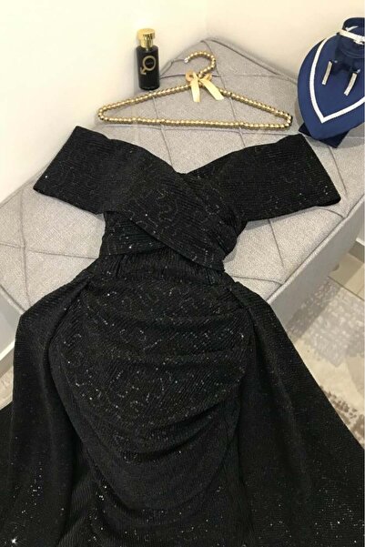 narvenia فستان سهرة مزيّن بالترتر المقلم