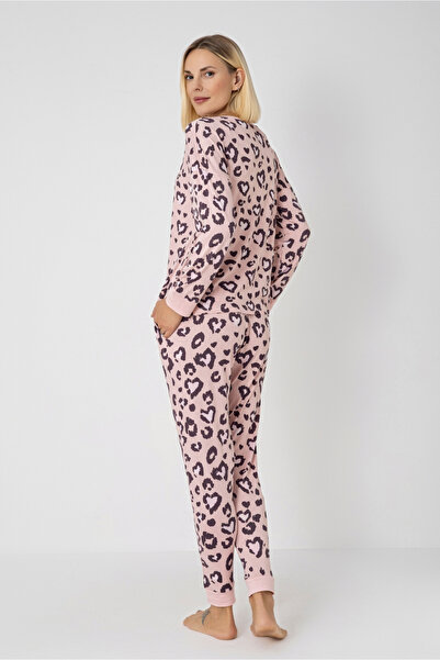 DOFİ Kadın Pembe Leopar Desenli Kışlık Pijama Takımı – DTY Kumaş, Uzun Kollu, Cepli, Manşetli