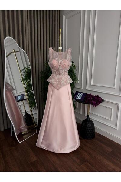 HOOR DRESSES فستان سهرة وردي طويل بتطريز فخم وتصميم كورسيه