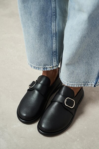 NİŞANTAŞI SHOES Cyrus Чорні жіночі туфлі з натуральної матової шкіри з прямою підошвою та деталями