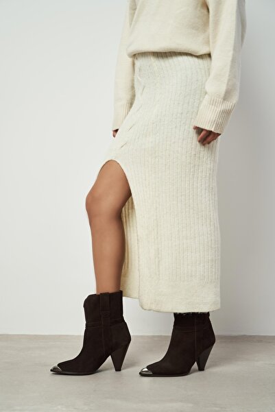 NİŞANTAŞI SHOES حذاء نسائي من هوب بني اللون من جلد الغزال الأصلي بكعب مخروطي ومقدمة معدنية