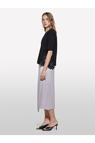 Sisley Γυναικείο μπλουζάκι από 100% βαμβάκι με λεπτομέρεια κεντήματος με λαιμόκοψη και κανονική εφαρμογή - 325P3F1QL107M