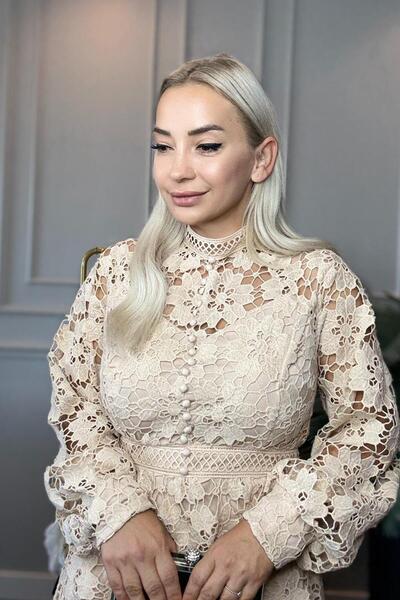 Muna Boutique Bisiklet Yaka Dantel Önden Düğme Detaylı Krem Kadın Elbise