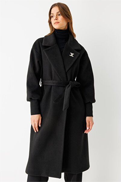 Esswaap Broş Detaylı Ribana Kollu Kaban Siyah