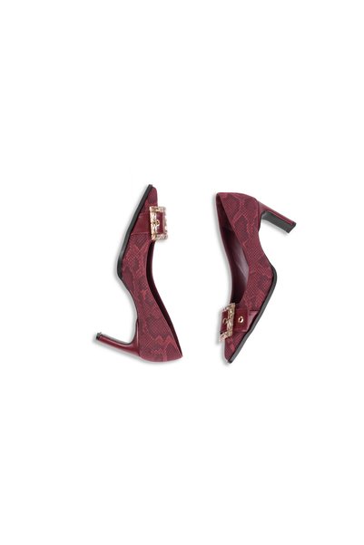 Tasarım Pantofi eleganți cu toc. Pantofi stilați. Pantofi cu toc, atrăgători, pantofi din piele lăcuită bordeaux