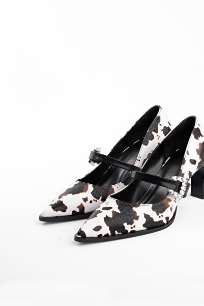 Tasarım Elegant with Its Patterned Buckle, Modern Style, Stylish Everyday High-Heeled Shoes, Fashionable and Makes a Difference.