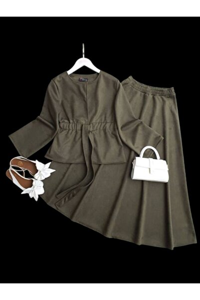 ŞAHİN TESETTÜR GİYİM TEK DÜĞME YANLARI LASTİKLİ ÖNÜ BAĞLAMALI SÜET ETEKLİ TAKIM 1680