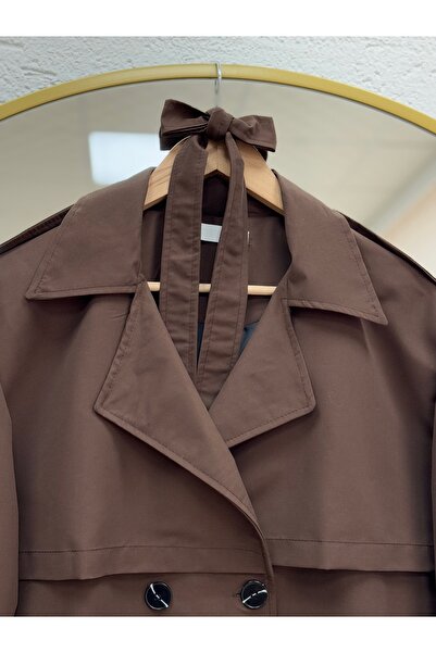 BENAHOLL Daria Kol Ucu Kemerli Kapaklı Astarlı Kısa Trenç-KN5522 Kahve