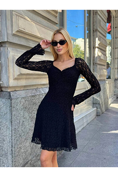 bysoca Kadın Siyah Uzun Kollu Kalp Yaka Göğsü Büzgülü Astarlı Kloş Etekli Dantel Mini Elbise