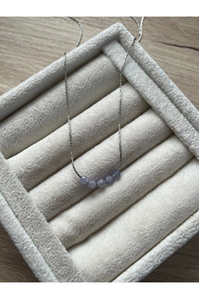 Pel Design قلادة فضية اللون من حجر التنزانيت المصنوعة يدويًا