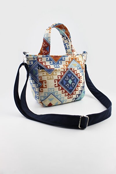 İLKYAZ حقيبة كتف نسائية صغيرة الحجم مصنوعة من قماش الدنيم المزخرف بقماش الكليم مع سحاب للإغلاق مقاس 26x20x11 سم