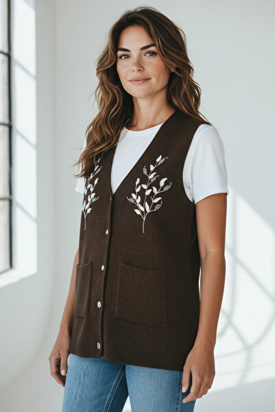 ECE GİYİM سترة أنجورا مطرزة بأزرار أمامية وجيوب للنساء