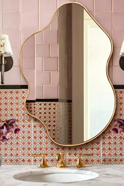 Generic Metal Frame Wall Mirror, Perfect for Your Home Decor 80*58