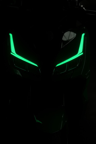 MotoFolyocum Arora Beatrix Yeşil Far Folyosu Filmi Motosiklet