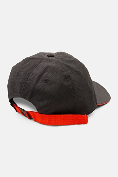 Puma قبعة رياضية قابلة للتعديل بشعار ماركة x Batman للرجال، أسود/أحمر