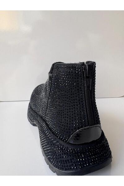 Marka Siyah Taşlı İçi Tüylü Bot