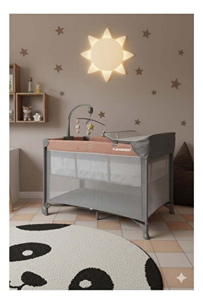 Fun Moment حظيرة لعب للأطفال مقاس 104 × 74 سم مع سجادة تغيير وناموسية