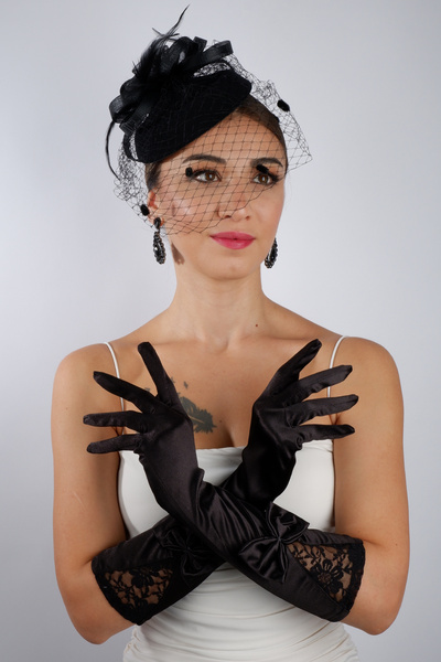 Hayalperest boncuk Elegant Black Satin Short Bridal Gloves and Chic Wedding Fascinator Hat Set