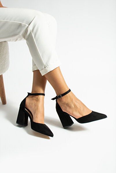 nuvilo حذاء نسائي أسود من جلد الغزال بكعب سميك 8.5 سم وحزام وطرف مدبب