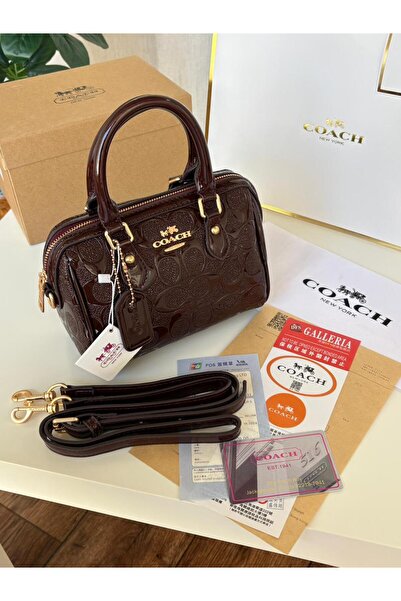 GGGG Shoulder bag with accessories