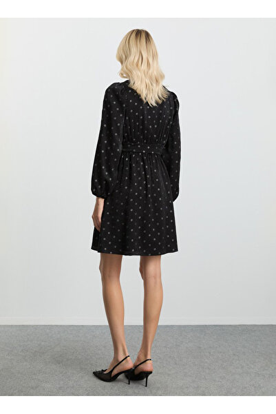 Selen Kruvaze Yaka Çiçek Desenli Siyah Standart Kadın Elbise 25KSL7722