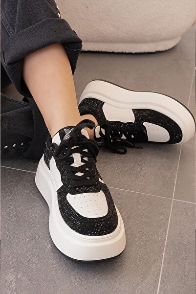 Guja LARİSSA İTHAL ÖZEL SERİ TAŞ DETAYLI KADIN SPOR AYAKKABI SİYAH