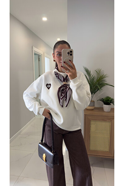 BİRCANÇİL Utra Ecru Heart Patterned Gold Buckle Detailed Scarf Sweatshirt