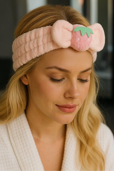 TAKIŞTIR Λούτρινο κορδόνι μαλλιών με φιγούρα φράουλα σε ροζ χρώμα