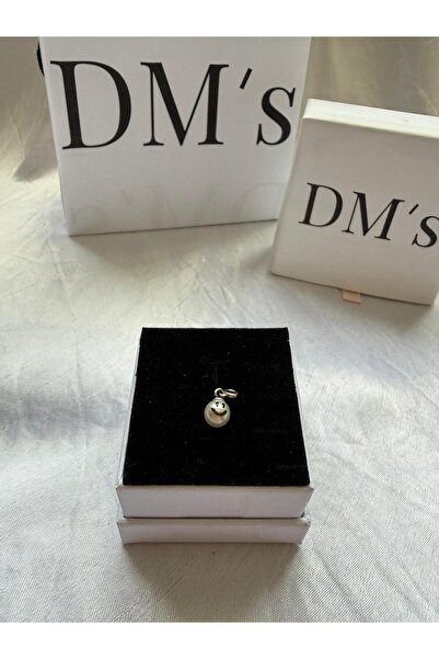 DM’s Silver Gülen Surat Gümüş Charm’ı