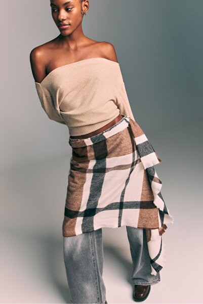 Stradivarius Bel kısmı dar geniş yaka örme tişört