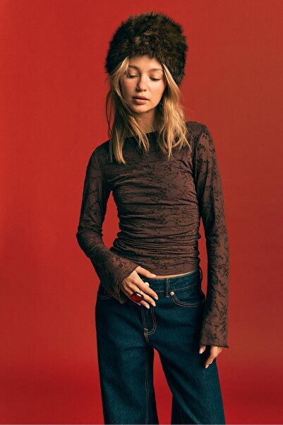 Stradivarius Yarı transparan flok baskılı büzgülü tişört