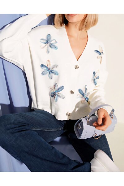 Vaniza Floral Embroidered Long Sleeve Knit Cardigan