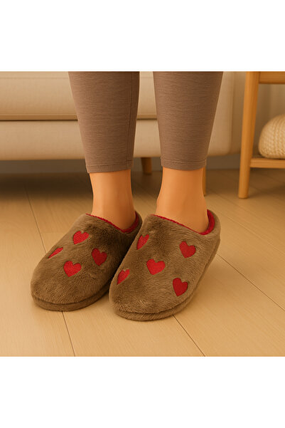 ALB TERLİK AYAKKABI SAN. TİC. LTD. ŞTİ. Γυναικείες παντόφλες Heart Plush – Μαλακές, ζεστές σόλες, άνετες χειμερινές με κόκκινο σχέδιο καρδιάς