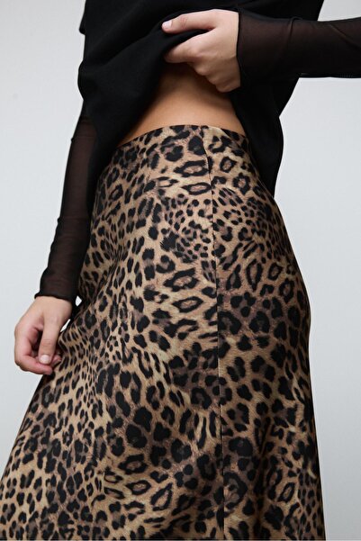 Stradivarius Saten Yüzeyli Midi Etek