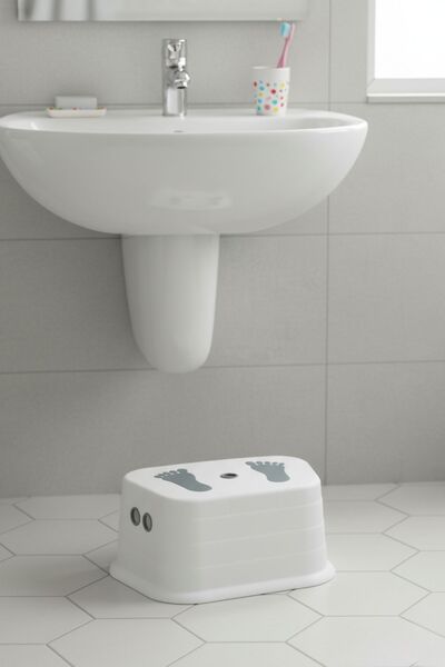 Aghilo Çocuk Basamağı – Kaymaz Tabanlı Plastik Çocuk Basamak (15 × 24 × 37 cm)