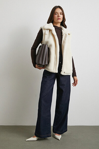 Never more Деталізована коміркова м'яка жилетка Екру