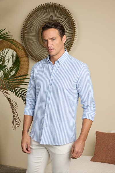 RUFELLI قميص رجالي قصة ضيقة ذو مظهر كتاني مخطط بأزرار على الياقة