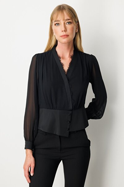 Ekol Yakası Dantel Detaylı Kruvaze Bluz