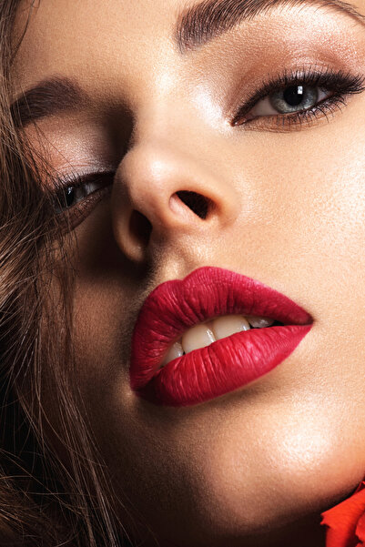 Galeo Company Intensely pigmented red lipstick with velvety matte finish N.01 - LONG LASTING