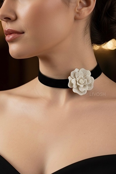 LIVOSH قلادة تشوكر على شكل وردة مزينة بحجر لامع